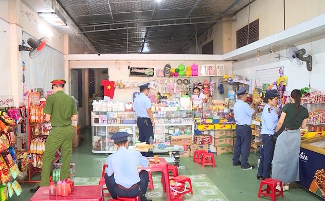 Đấu tranh ngăn chặn nhiều vụ buôn bán hàng giả hàng không rõ nguồn gốc