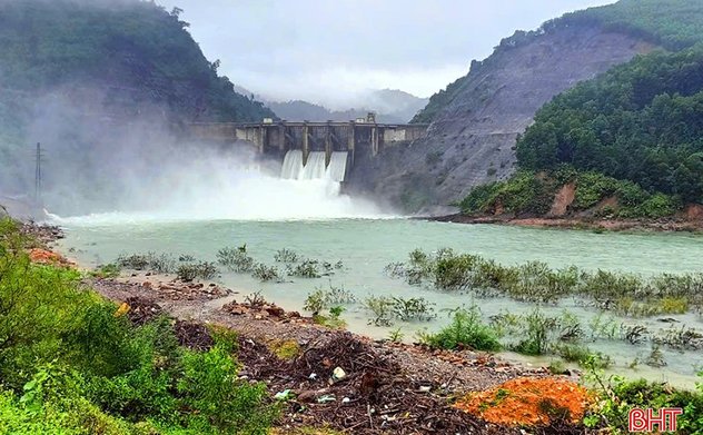 Thủy điện Hố Hô và nhiều hồ chứa xả tràn, điều tiết nước trước mưa lớn