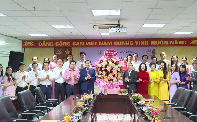 Chủ tịch UBND tỉnh chức mừng ngày Nhà giáo Việt Nam