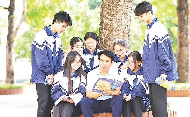 Gieo chữ trên đất học Hồng Lam