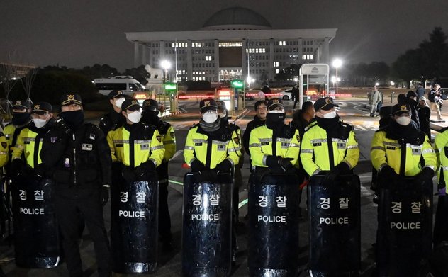 Hàn Quốc thiết quân luật thế nào