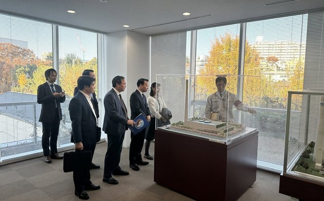 Bí thư Tỉnh ủy tham quan nhà máy đốt rác phát điện tại Nhật Bản