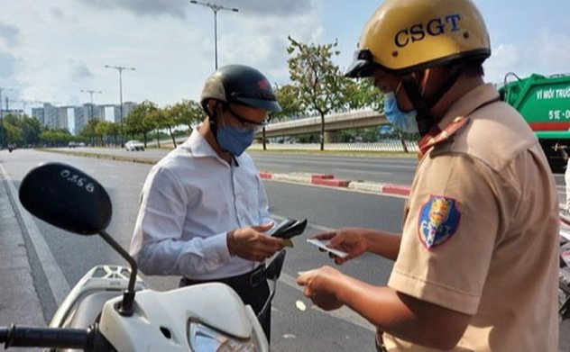 4 loại giấy tờ CSGT được kiểm tra khi dừng xe từ ngày 1/1/2025