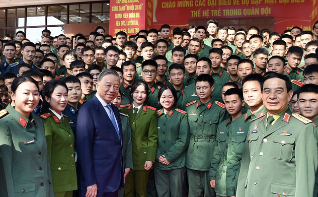 Tổng Bí thư: Phải thu hút được tài năng trẻ làm việc trong quân đội 