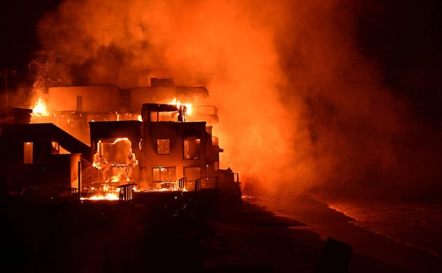 Mỹ triển khai vệ binh quốc gia đối phó cháy rừng ở California 