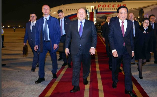 Thủ tướng Nga đến Việt Nam