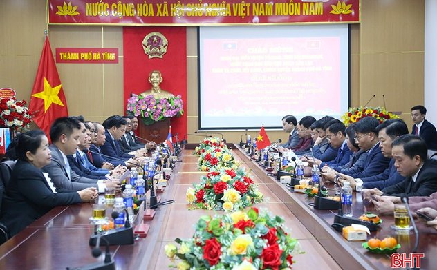 Các đơn vị, địa phương Lào thăm, chúc Tết cán bộ, Nhân dân Hà Tĩnh 