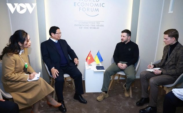 Thủ tướng Phạm Minh Chính gặp ngắn với Tổng thống Ukraine Volodymyr Zelensky 