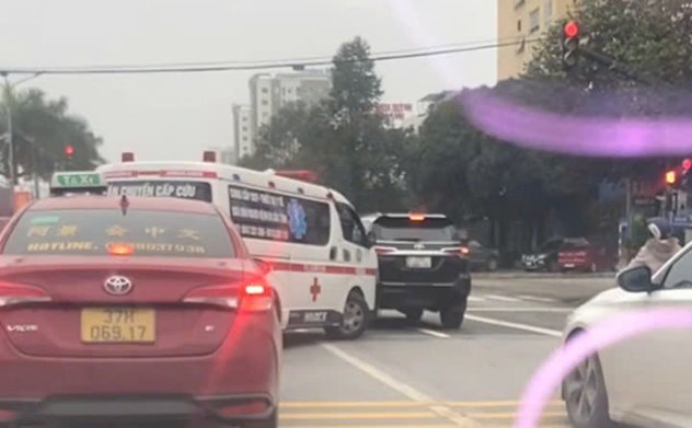 Vượt đèn đỏ nhường đường cho xe ưu tiên sẽ không bị xử phạt