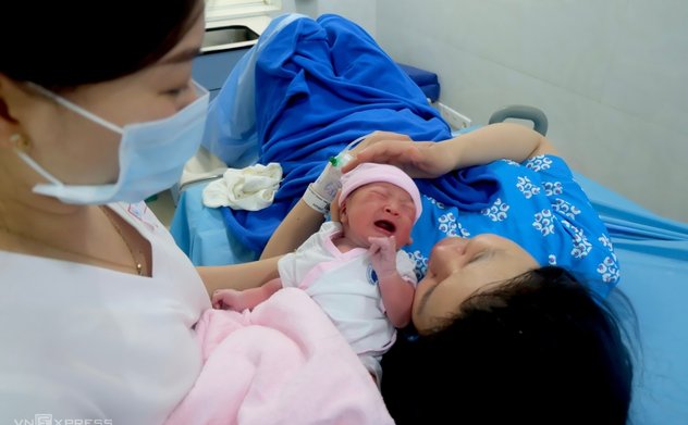 Bộ Chính trị yêu cầu không kỷ luật đảng viên sinh con thứ ba