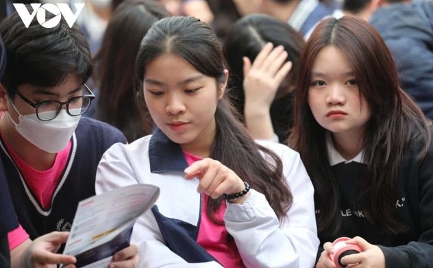 Không học thêm tại trường, học sinh cuối cấp nên ôn tập thế nào? 