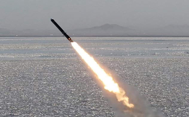 Triều Tiên phóng loạt tên lửa chiến lược, nghi dằn mặt Mỹ - Hàn 