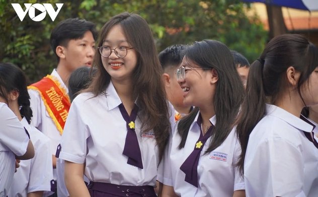 Miễn học phí góp phần tăng chất lượng giáo dục nhưng cần kiểm soát "phụ phí"