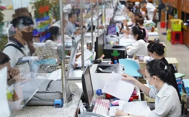 Tạm dừng tuyển dụng, bổ nhiệm, giới thiệu cán bộ 