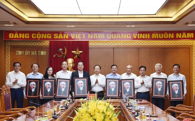 Hà Tĩnh gặp mặt cán bộ thuộc diện Ban Thường vụ Tỉnh ủy quản lý nghỉ hưu 