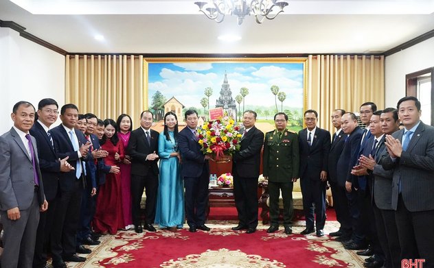 Lãnh đạo tỉnh Hà Tĩnh chúc Tết cổ truyền Bunpimay - Lào