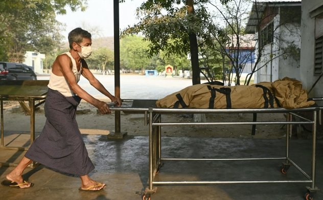 Nghĩa trang, lò hỏa táng Myanmar quá tải sau động đất