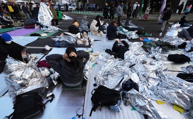 Hơn 96.000 người tranh 20 ghế dự phiên tòa xử Tổng thống Hàn Quốc 