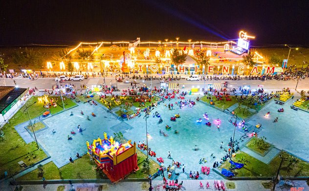 Biển đêm lung linh - sức hút mới của du lịch Thiên Cầm