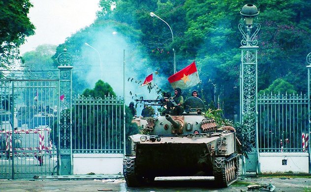 Cho chúng con giữa vui này được khóc!