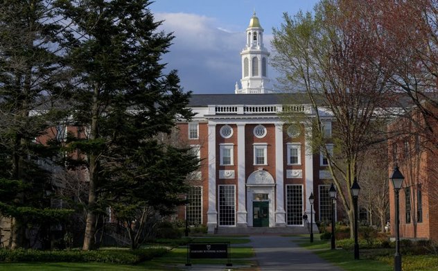 Mỹ cấm Đại học Harvard tuyển sinh viên quốc tế