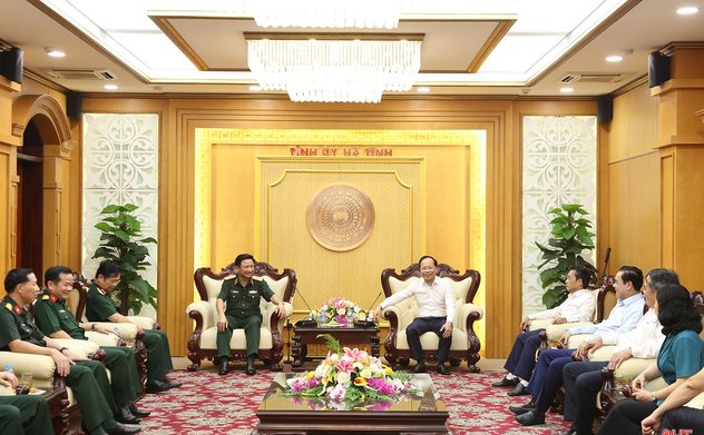 Lãnh đạo Hà Tĩnh tiếp và làm việc với Chính ủy Quân khu 4