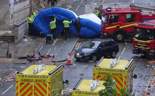 Lao xe vào đám đông đang ăn mừng chiến thắng của đội Liverpool ở Anh