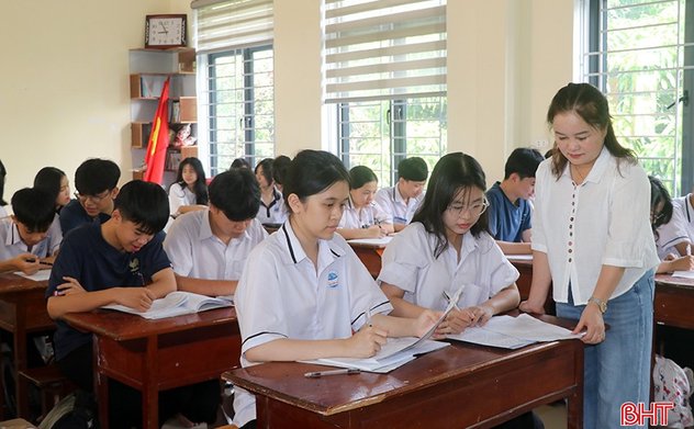 Hơn 900 thí sinh đăng ký thi vào lớp 10 THPT Chuyên Hà Tĩnh