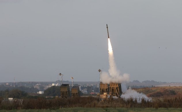 Không quân Israel tấn công quy mô lớn vào Iran