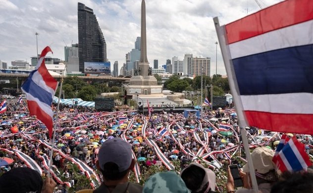 Hàng nghìn người Thái Lan biểu tình yêu cầu Thủ tướng từ chức 