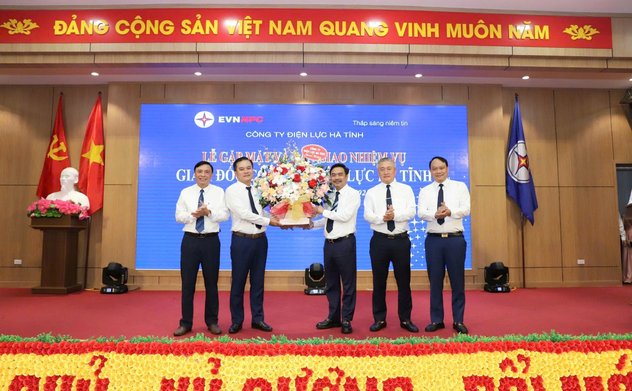 Tân Giám đốc Công ty Điện lực  Hà Tĩnh nhận nhiệm vụ