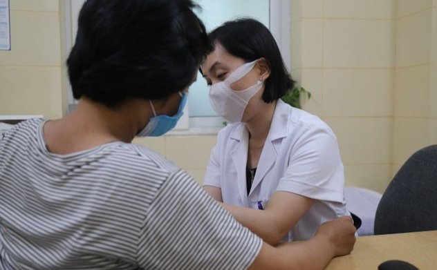 Không còn nỗi lo “mỗi tháng đi lấy thuốc”: Người bệnh hưởng lợi từ chính sách mới