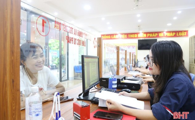 Các trung tâm phục vụ hành chính công cấp xã ở Hà Tĩnh tiếp nhận hơn 2.200 hồ sơ 