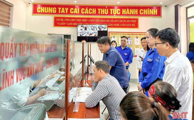 Chủ tịch Ủy ban MTTQ tỉnh động viên tuổi trẻ ra quân hỗ trợ chính quyền số 