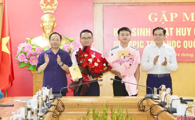 Lãnh đạo tỉnh gặp mặt học sinh đoạt Huy chương Vàng Olympic Toán học quốc tế 
