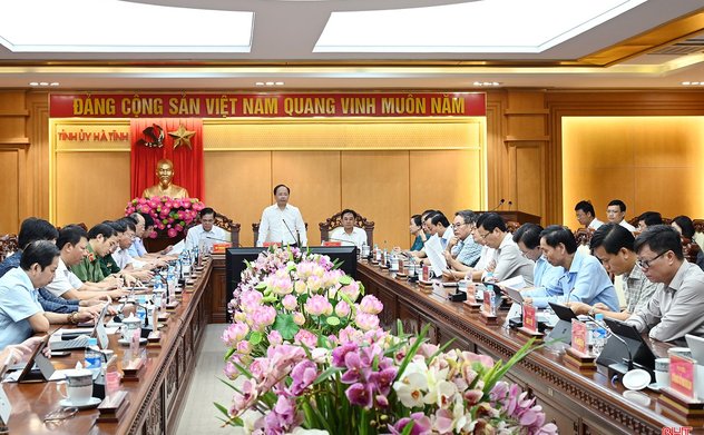 Tiếp tục bám sát địa bàn, khẩn trương khắc phục hậu quả bão số 5