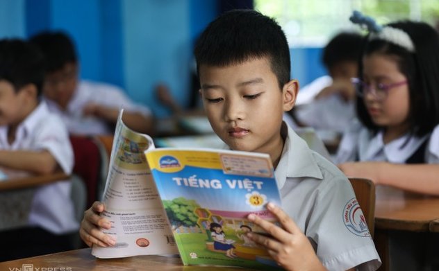 Bộ Chính trị yêu cầu một bộ sách giáo khoa thống nhất toàn quốc 