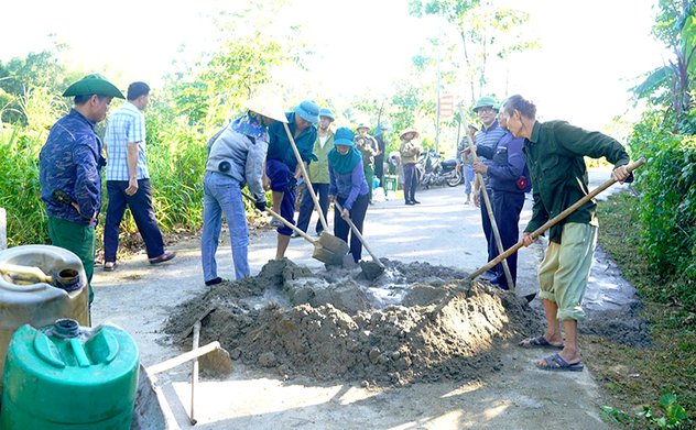 Xã Hương Sơn ra quân cao điểm xây dựng nông thôn mới 