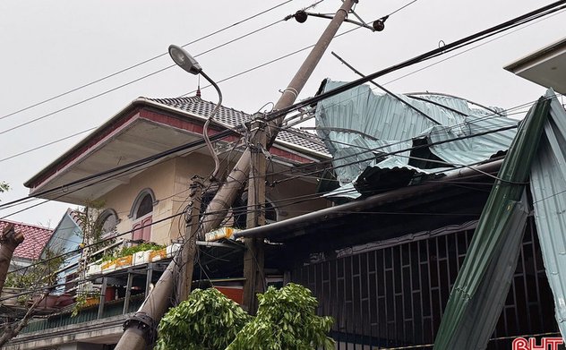 Thủ tướng chỉ đạo khẩn trương khắc phục hậu quả bão số 10 và mưa lũ