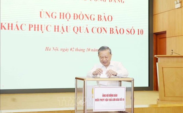 Văn phòng Trung ương Đảng ủng hộ đồng bào khắc phục hậu quả bão số 10 