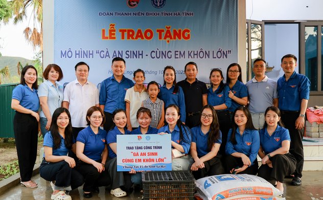 BHXH Hà Tĩnh lan tỏa yêu thương qua mô hình “Gà an sinh - Cùng em khôn lớn”