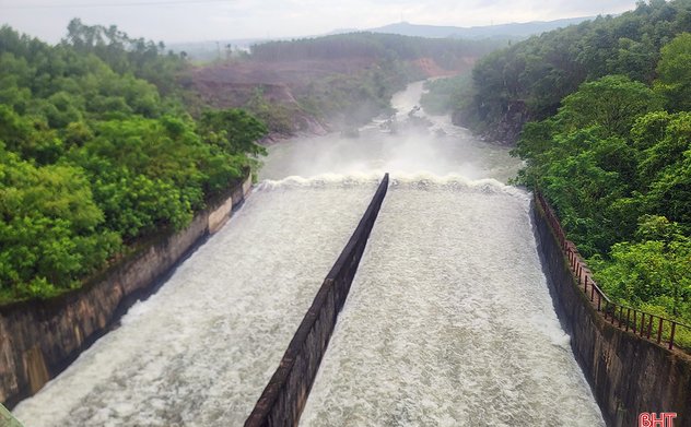 Kẻ Gỗ duy trì xả 200 m3/giây, nhiều hồ chứa đóng cửa tràn