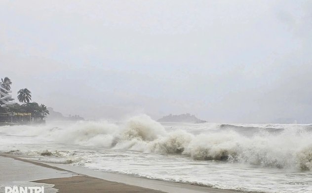 Bão Kalmaegi suy yếu và di chuyển sang Lào