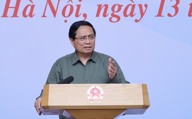 Thủ tướng: Khẩn trương xây dựng lại 1.900 nhà sập đổ, 67.000 nhà tốc mái cho đồng bào miền Trung