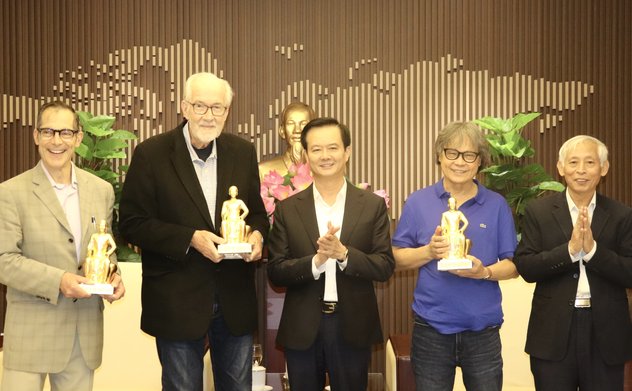 Phó Chủ tịch UBND tỉnh Trần Báu Hà tiếp và làm việc với đoàn học giả Hoa Kỳ về dự án dịch Truyện Kiều 