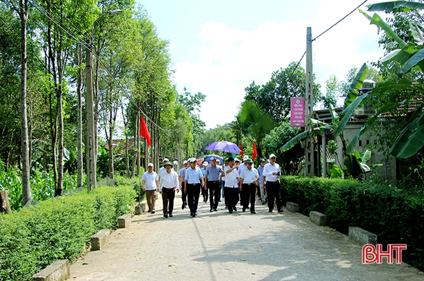 Đoàn công tác Ninh Bình tham quan khu dân cư NTM tại Hà Tĩnh
