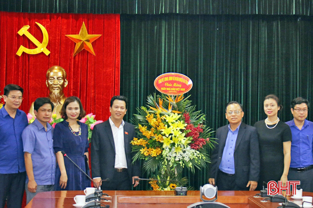Lãnh đạo tỉnh Hà Tĩnh chúc mừng Học viện Chính trị quốc gia Hồ Chí Minh