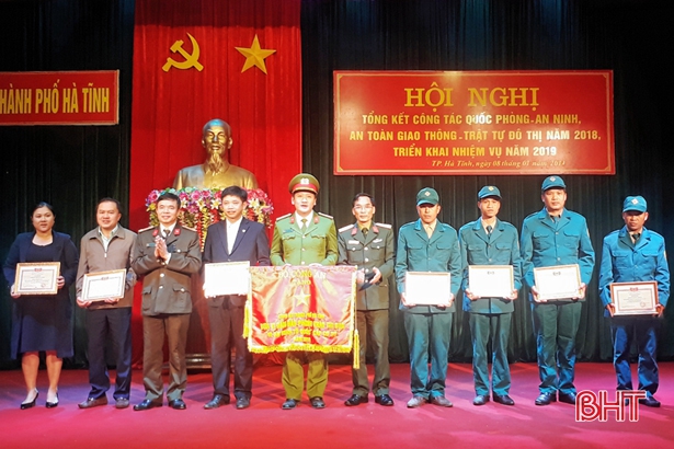 Lực lượng vũ trang TP Hà Tĩnh quyết giữ vững ANTT để nhân dân vui tết