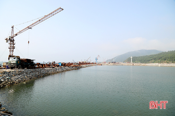 Tháng 8/2019, đưa cầu cảng số 4 - Vũng Áng vào khai thác