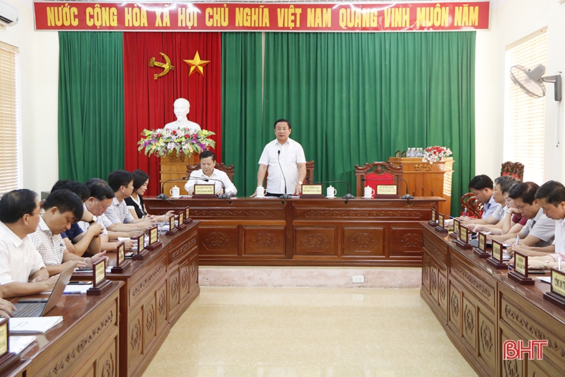 Bí thư Tỉnh ủy Lê Đình Sơn giải đáp thấu đáo kiến nghị của công dân trong phiên tiếp định kỳ tháng 4